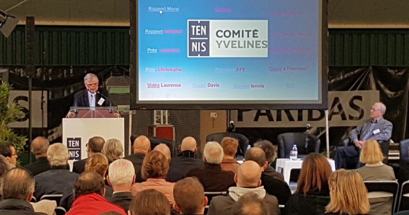 Assemblée générale de la Ligue de tennis de Feucherolle, 17 novembre 2018, avec un intervenant devant un écran de présentation.