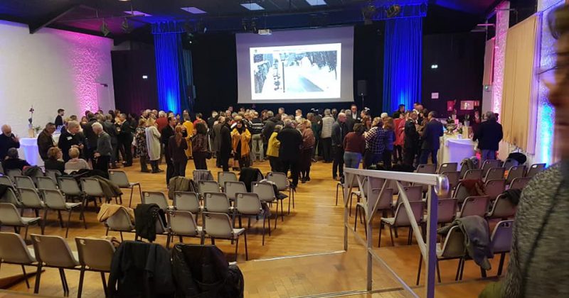 Vœux du maire de Jouars-Pontchartrain, réunissant de nombreuses personnes dans une salle décorée, le 18 janvier 2019.
