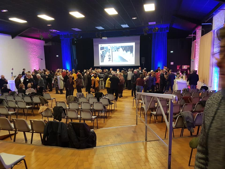 Vœux du maire de Jouars-Pontchartrain, réunissant de nombreuses personnes dans une salle décorée, le 18 janvier 2019.
