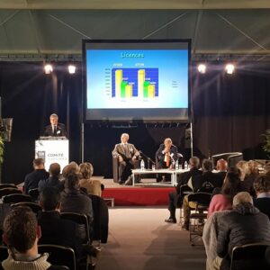 Réunion de la Ligue de tennis de Feucherolles avec des conférenciers et un écran de présentation, 08 novembre 2019.