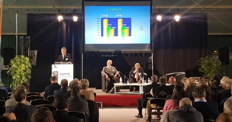 Réunion de la Ligue de tennis de Feucherolles avec des conférenciers et un écran de présentation, 08 novembre 2019.
