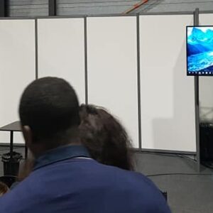Événement à Paris Center avec équipements audio-visuels, 8-9 novembre 2019. Présentation sur écran plat et sonorisation.