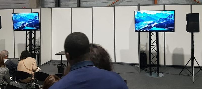 Événement à Paris Center avec équipements audio-visuels, 8-9 novembre 2019. Présentation sur écran plat et sonorisation.