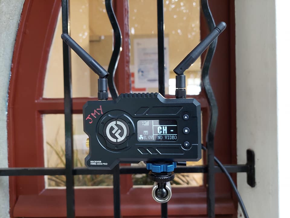 Récepteur de son avec écran, installé lors du conseil municipal à Coignières.