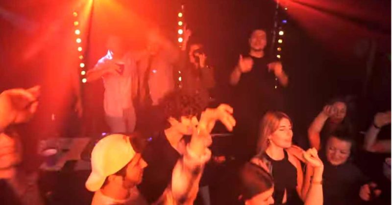 Tournage animé du clip de B4 feat ZCRS, avec des participants dans une ambiance festive au Studio Idéal.