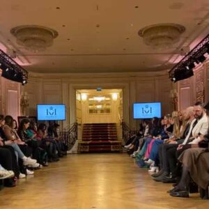 Défilé de mode au Ritz, avec éclairage LED, découpes et écrans, organisé par Symbiose Organisation le 4 mars 2022.