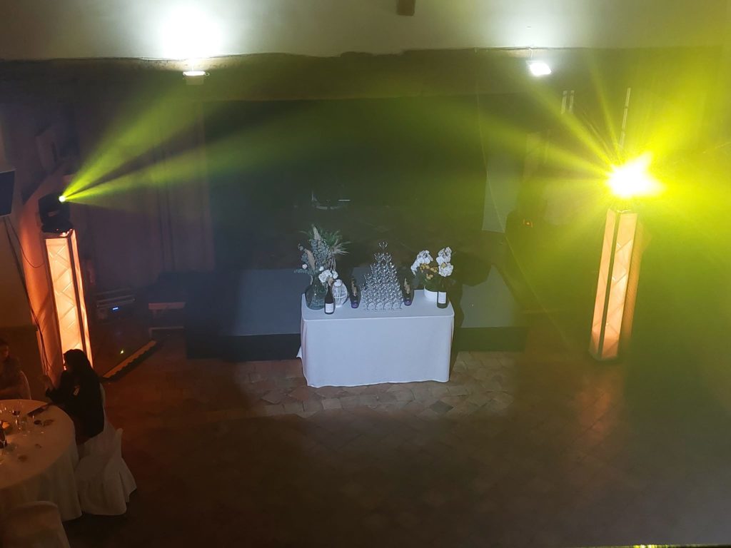 Installation de sono et éclairage pour un mariage au Domaine de Grand-Maison à Villepreux, le 27 mai 2022.