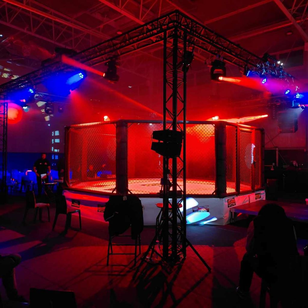 MMA à Coignières, le 26 novembre 2022, avec éclairage spectaculaire et sonorisation par Symbiose Organisation.