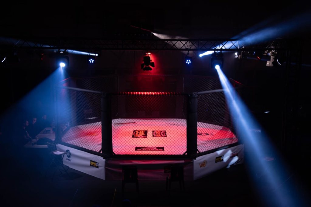 MMA à Coignières, éclairage et sonorisation de la compétition, 26 novembre 2022, installation par Symbiose Organisation.