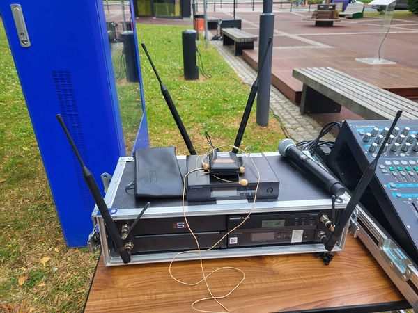 Matériel audio installé pour le Club Med le 12 juin 2023, incluant micros QLXD SM58 et console numérique.