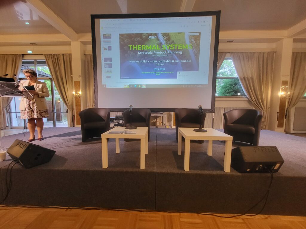 Événement Valéo à la salle Saint Exupéry de Coignières, 28 septembre 2023, avec présentation sur les systèmes thermiques.