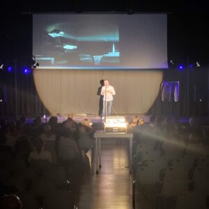 Spectacle de Yannick BOURDEL sur la 7e compagnie, Jouars-Pontchartrain, 16 septembre 2023, avec sonorisation et éclairage.