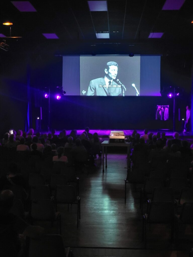 Spectacle de Yannick BOURDEL sur la 7e compagnie à Jouars-Pontchartrain, avec sonorisation et éclairage, 16 septembre 2023.