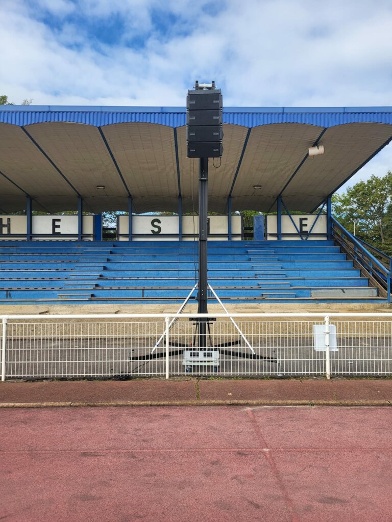 Sonorisation installée au stade pour l'événement "Sport en fête" à la Celle Saint-Cloud, le 23 septembre 2023.