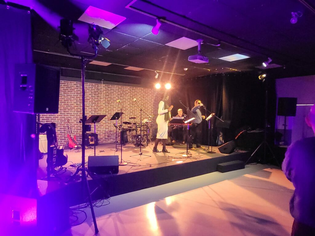 Prestation musicale pour Safran à Vélizy-Villacoublay, avec équipements de son et lumière de Symbiose Organisation.
