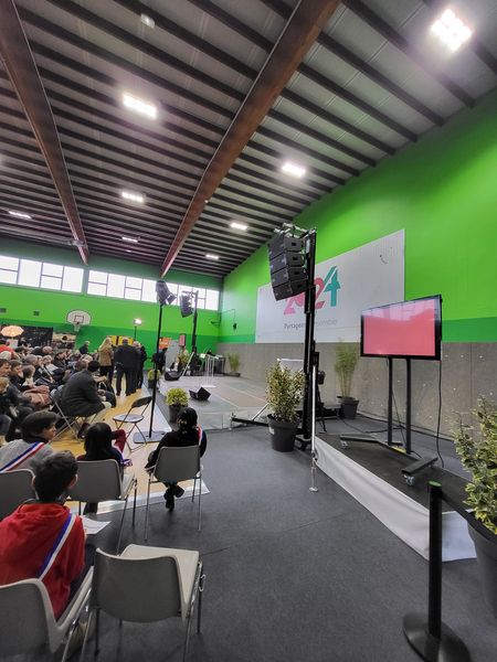 Vœux du maire de Fontenay-le-Fleury, le 4 mai 2024, avec équipements son et lumière installés par Symbiose Organisation.