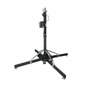 Trépied robuste pour éclairage et sonorisation, adapté à des installations professionnelles.